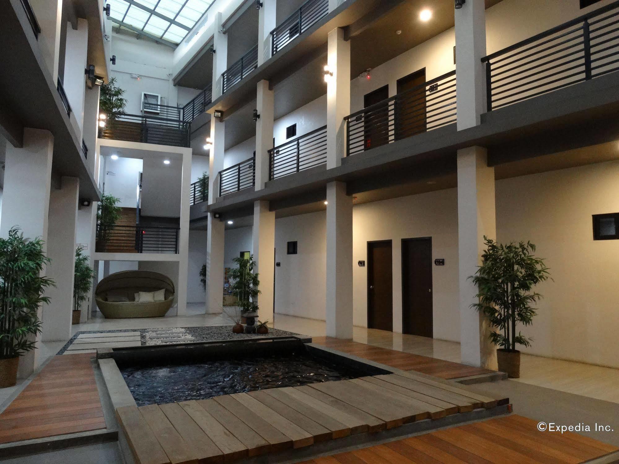Urban Living Zen Hotel Davao Stadt Exterior foto