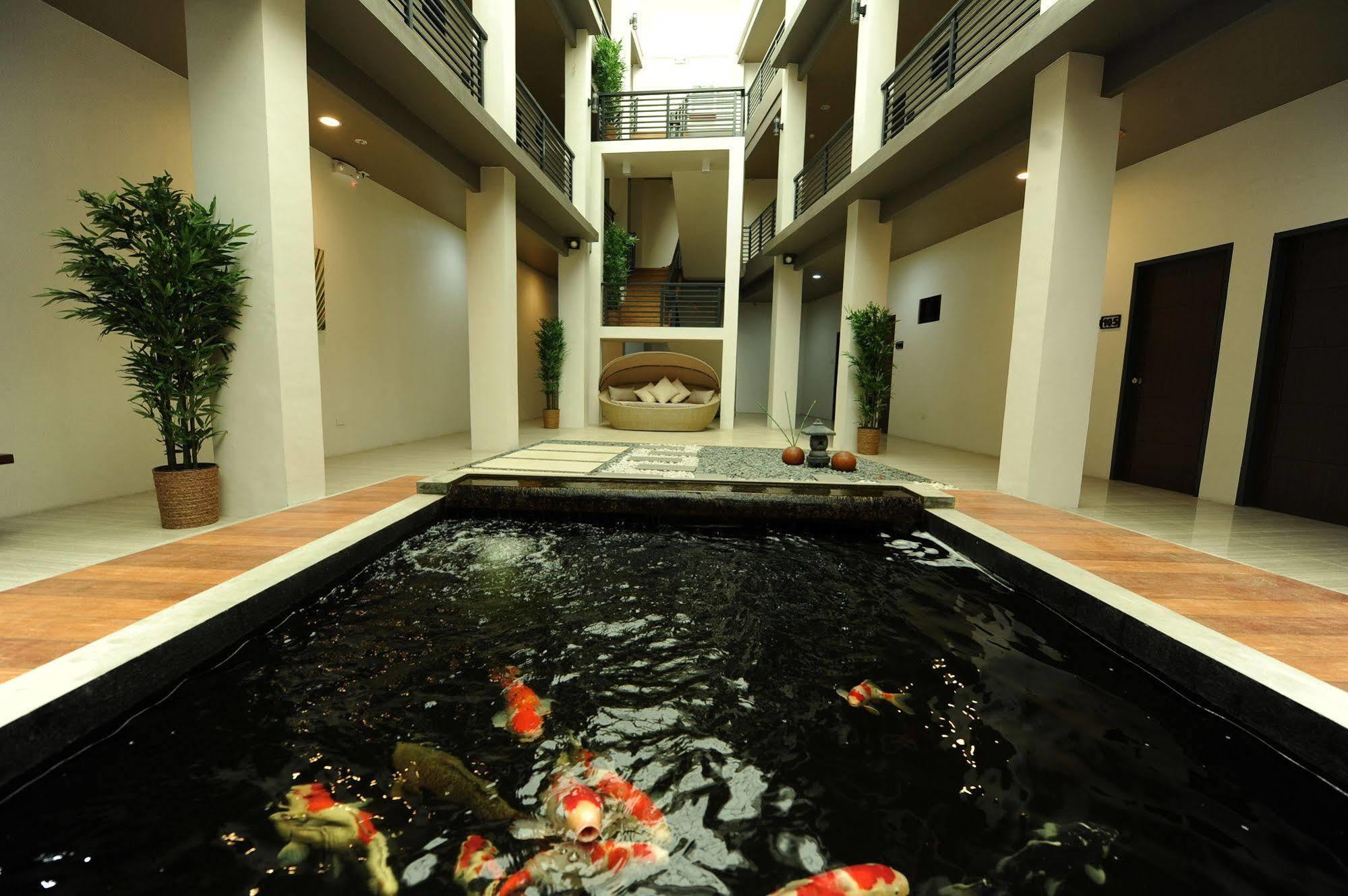 Urban Living Zen Hotel Davao Stadt Exterior foto