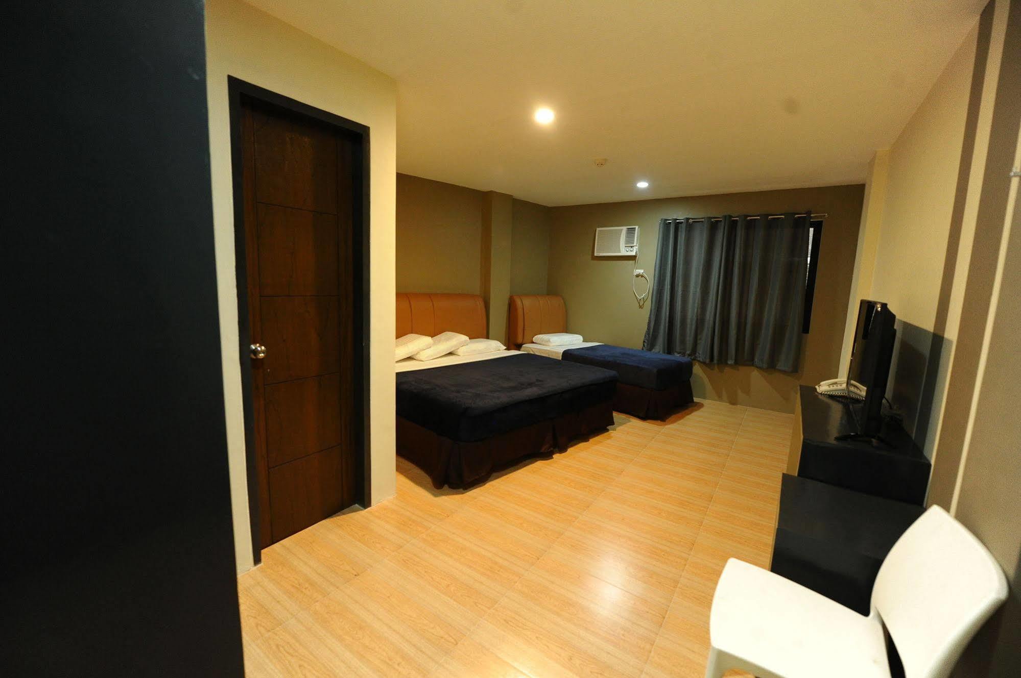 Urban Living Zen Hotel Davao Stadt Exterior foto