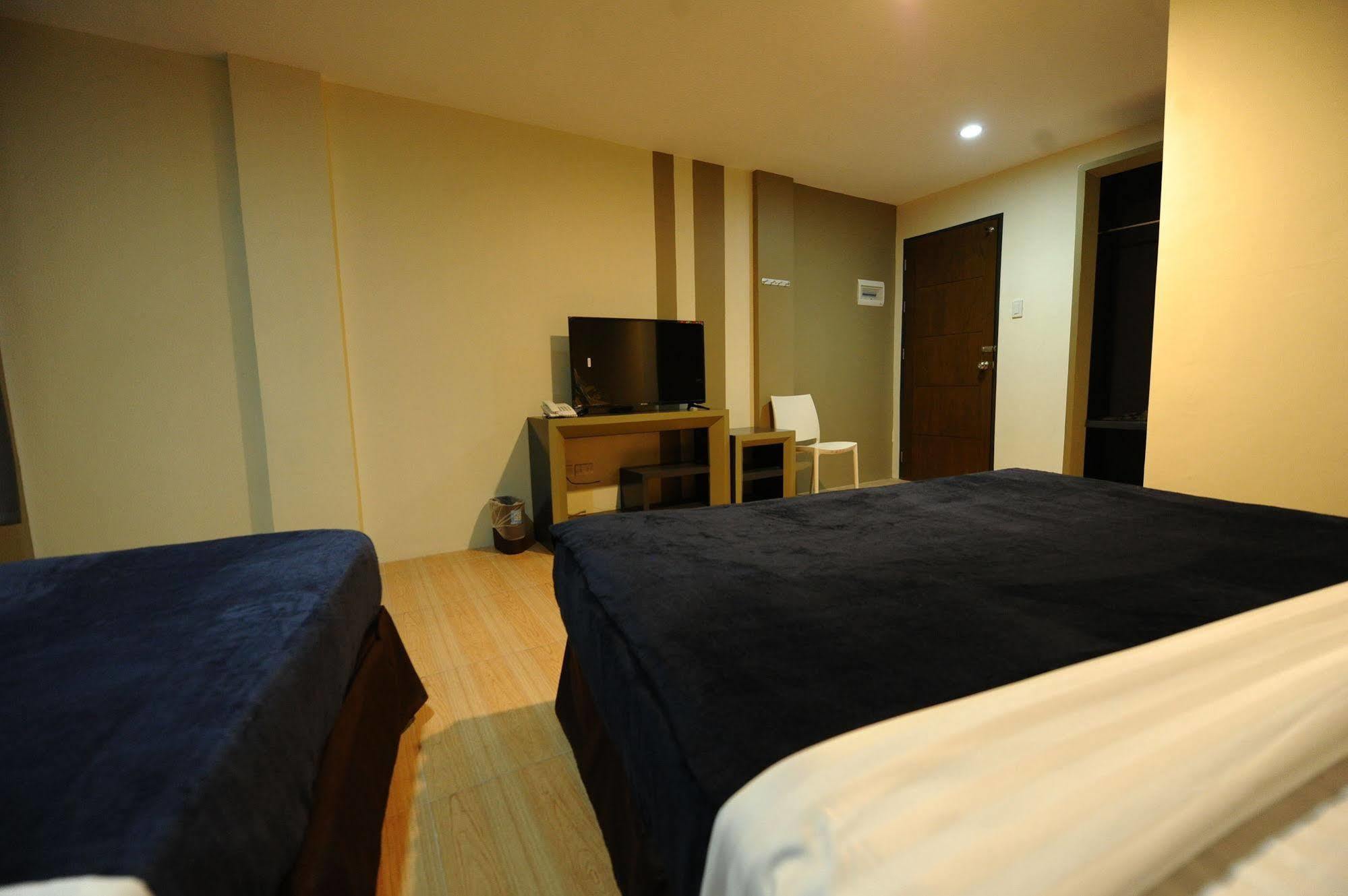 Urban Living Zen Hotel Davao Stadt Exterior foto