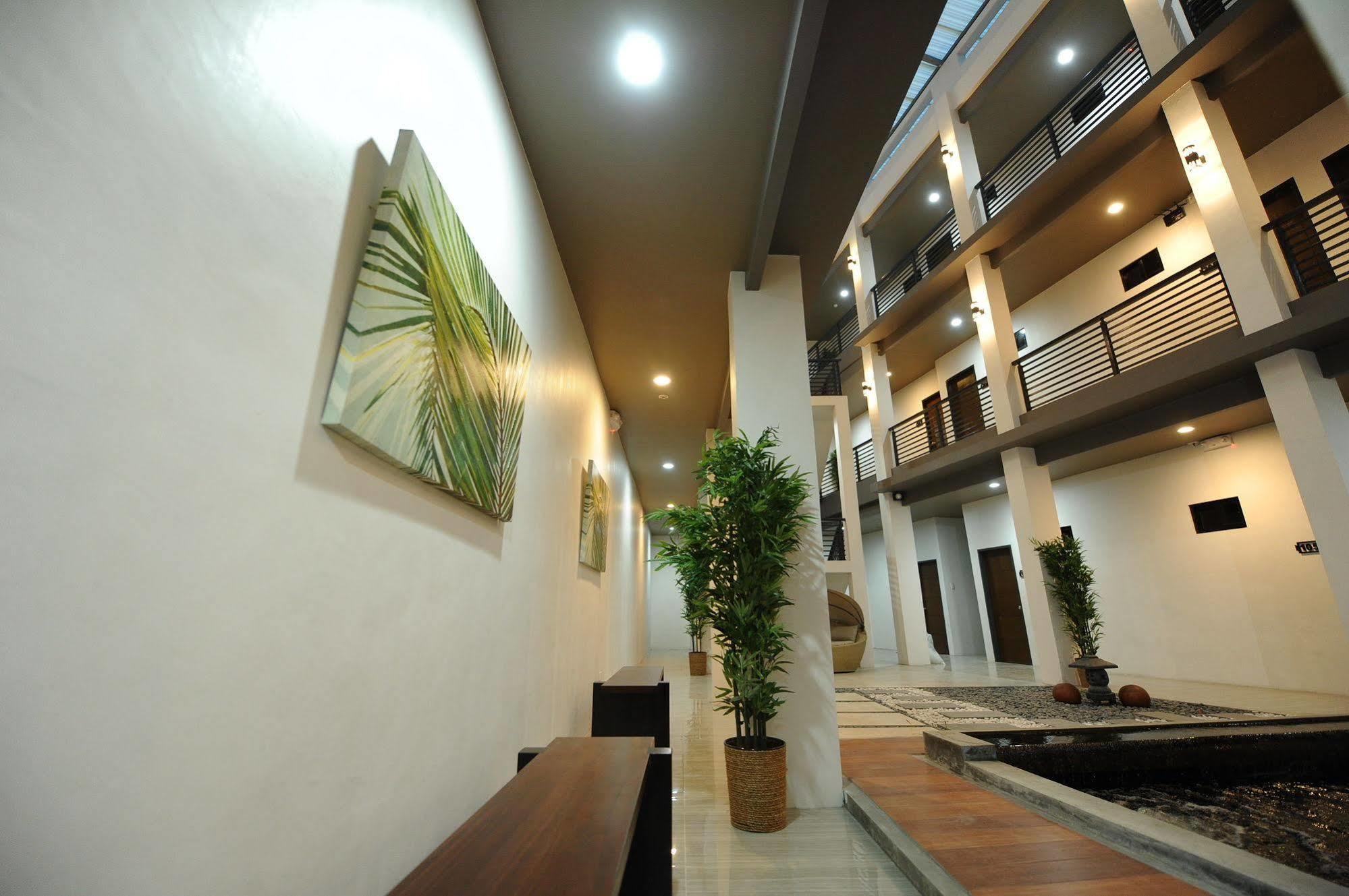 Urban Living Zen Hotel Davao Stadt Exterior foto